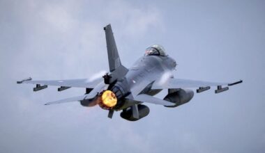 Pourquoi la destruction d’un Su-35 russe par un F-16 est-elle considérée comme « historique » ?