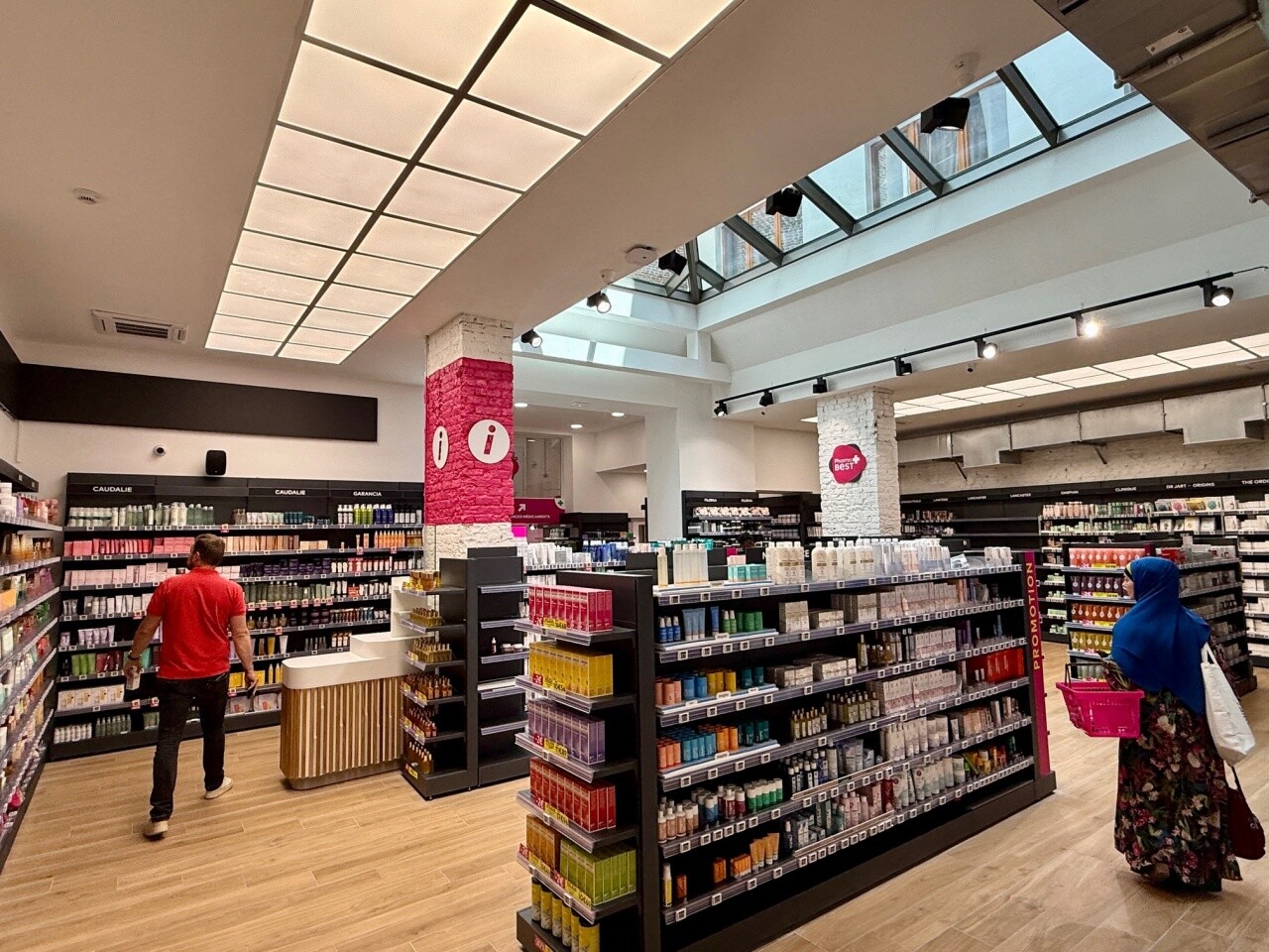 la pharmacie de la Déesse déménage et triple sa surface
