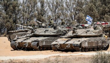 Canons, munitions, chars… Pendant le génocide à Gaza, l’Europe et la France fournissent des armes à Israël