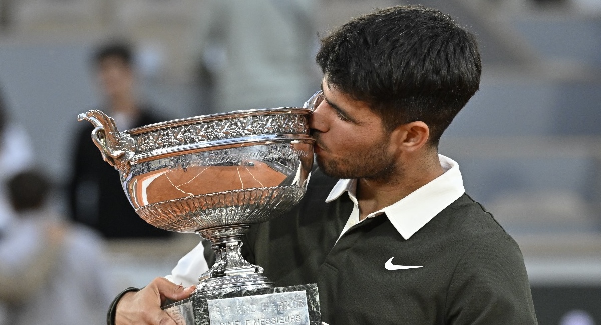 Roland Garros > Alcaraz, en toute modestie : "Je ne sais pas si notre finale avec Sinner s'assoit à la même table qu'un Borg-McEnroe en 1980 ou un Federer-Nadal en 2008 à Wimbledon"