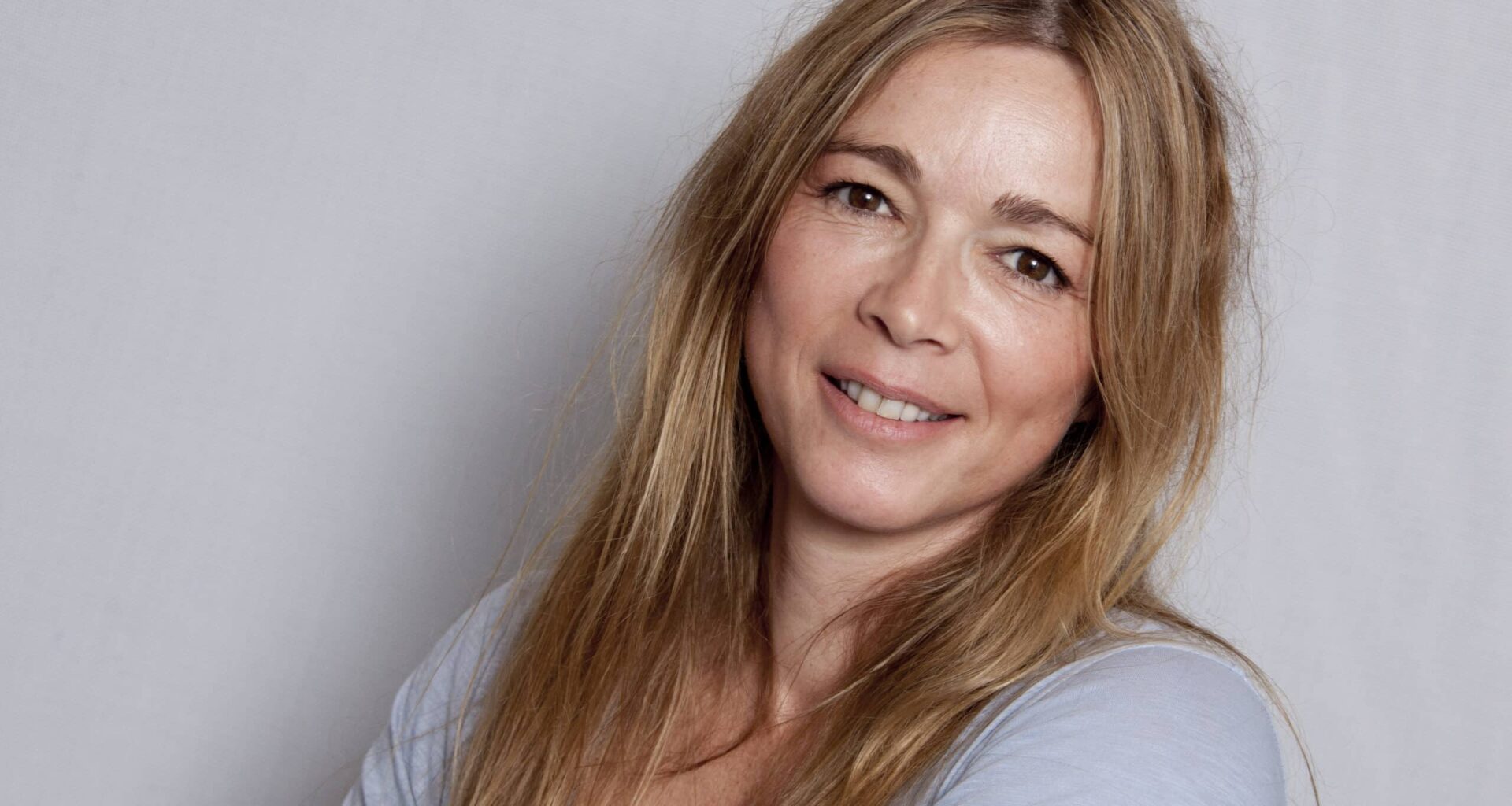 Hélène Rollès, le majeur en l’air, la photo qui surprend à l’occasion d’un énorme coup de gueule