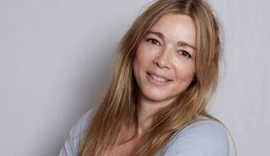 Hélène Rollès, le majeur en l’air, la photo qui surprend à l’occasion d’un énorme coup de gueule