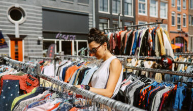 SAINT-CHAMOND EN MODE SOLDES : LA RUE DE LA RÉPUBLIQUE DEVIENT UN GRAND BAZAR !