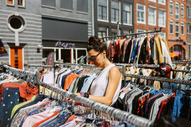 SAINT-CHAMOND EN MODE SOLDES : LA RUE DE LA RÉPUBLIQUE DEVIENT UN GRAND BAZAR !
