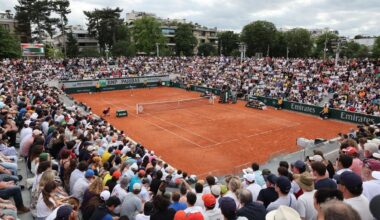 « D’une classe sociale aisée » : qui sont les spectateurs qui remplissent les tribunes de Roland-Garros ? - Le Parisien