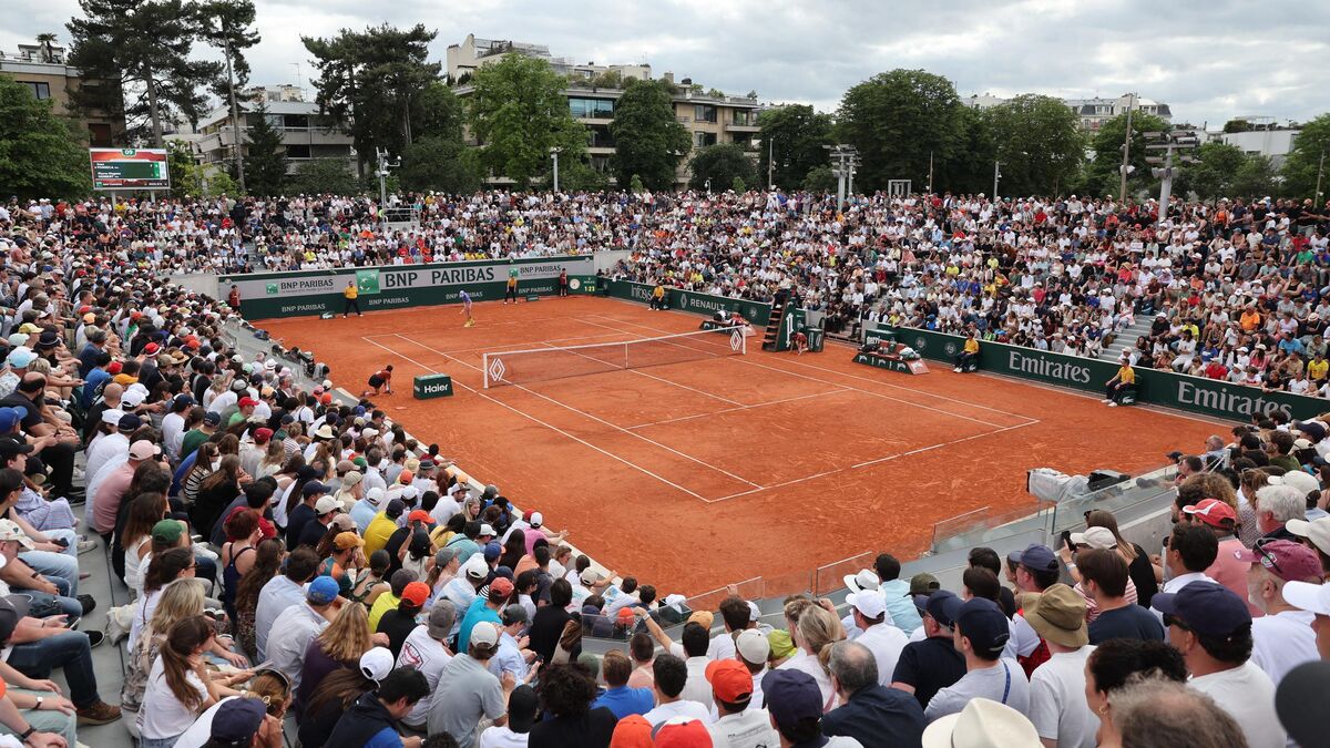 « D’une classe sociale aisée » : qui sont les spectateurs qui remplissent les tribunes de Roland-Garros ? - Le Parisien