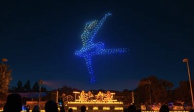 un spectacle de drones lumineux en juillet