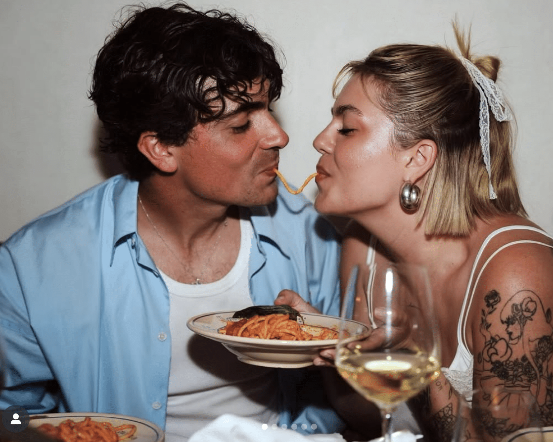 Louane et Florian se sont dit oui : toutes les photos du mariage, la chanteuse a opté pour une robe originale