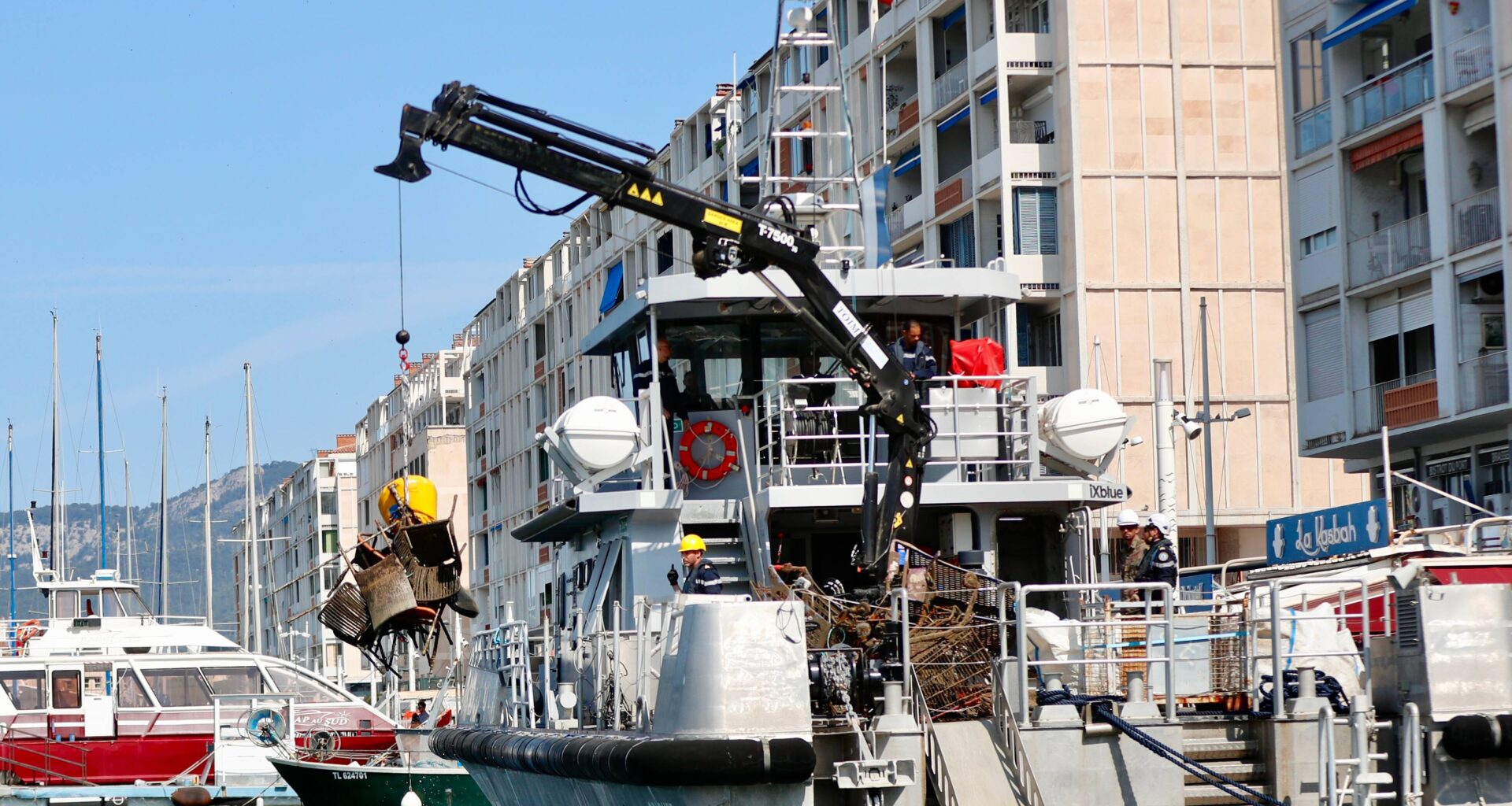 "Nettoyer la mer, ça commence par la terre": l'opération Rade propre prend ses quartiers à Toulon
