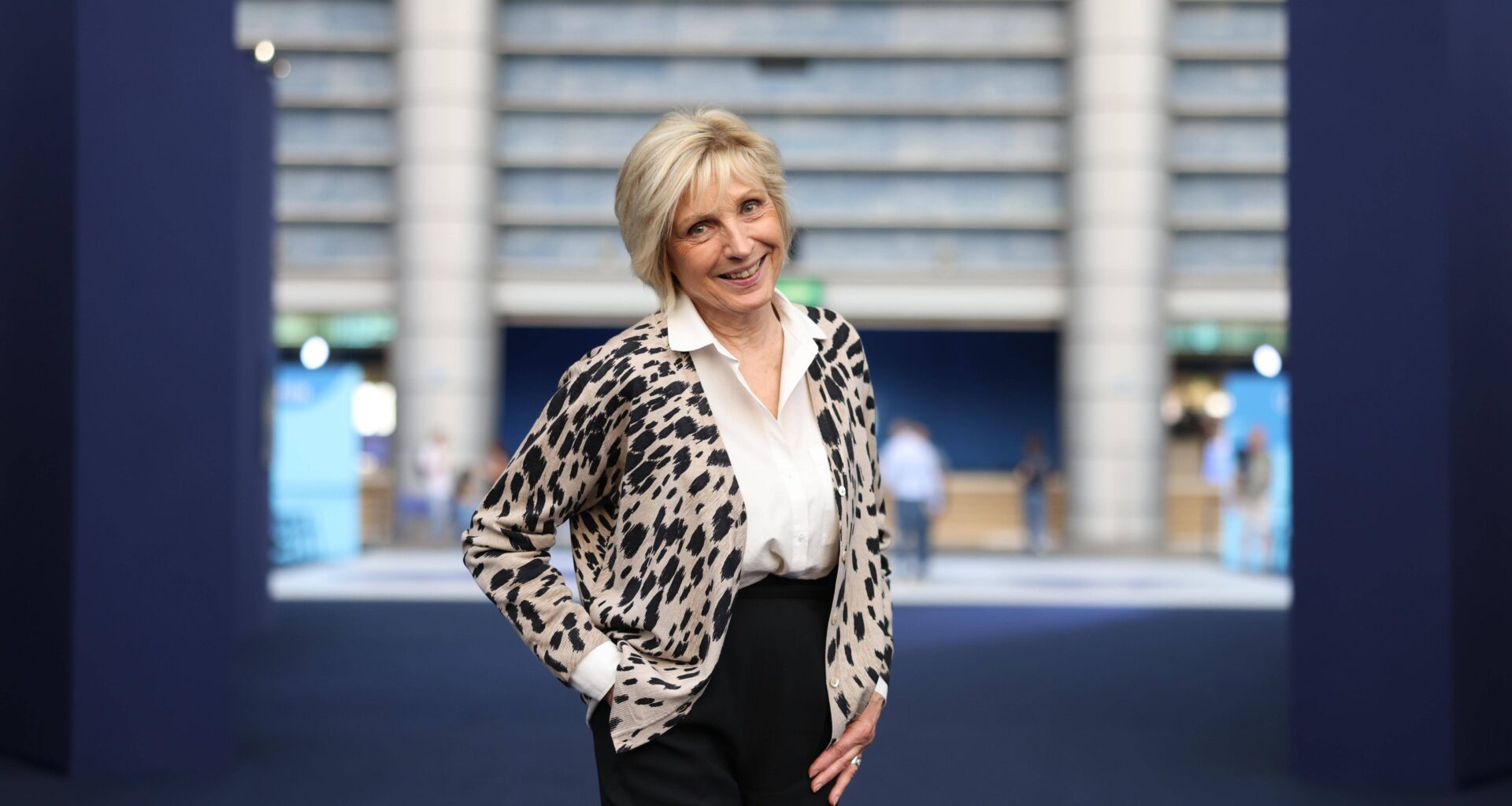 "Mon choix de mots a évolué": star de la météo sur TF1 de passage à Nice, comment Evelyne Dhéliat sensibilise à l'urgence climatique