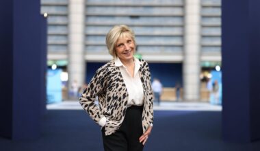 "Mon choix de mots a évolué": star de la météo sur TF1 de passage à Nice, comment Evelyne Dhéliat sensibilise à l'urgence climatique