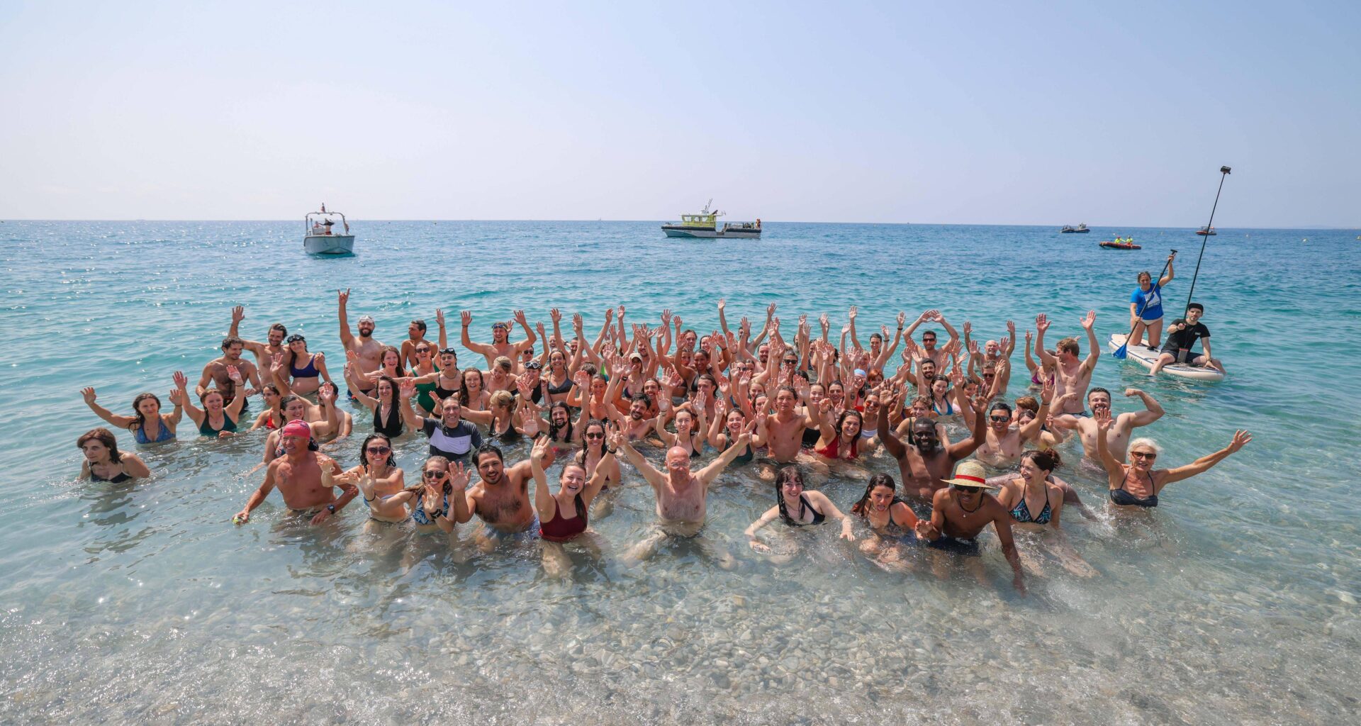 Sommet de l’Océan à Nice: une centaine de personnes ce samedi pour un grand bain organisé par l’ONG Surfrider