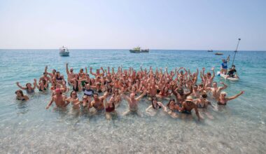 Sommet de l’Océan à Nice: une centaine de personnes ce samedi pour un grand bain organisé par l’ONG Surfrider