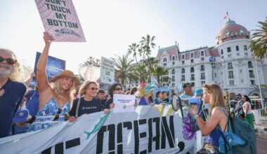 Une marche bleue réunit près de 1.000 manifestants à Nice, à l’avant-veille du sommet onusien de l’Océan