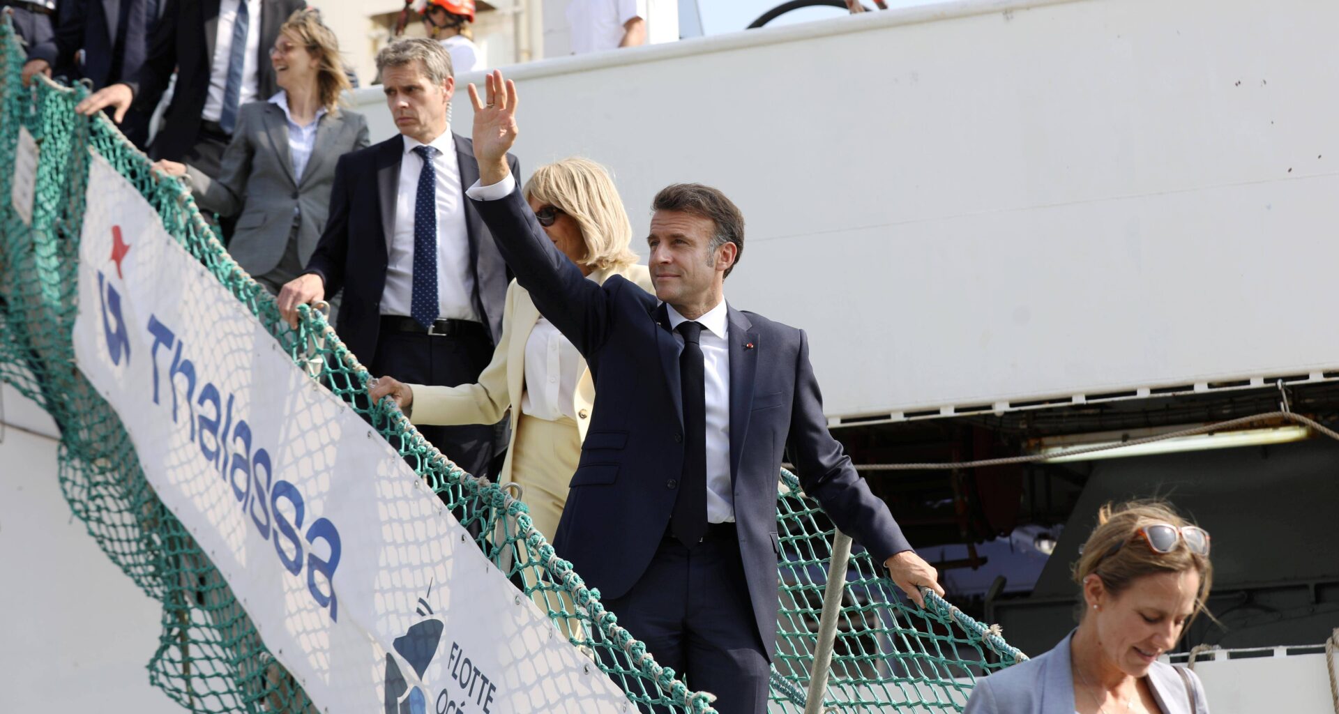 Arrivé par la mer à Nice, Emmanuel Macron attend les dirigeants du monde pour le grand sommet des océans