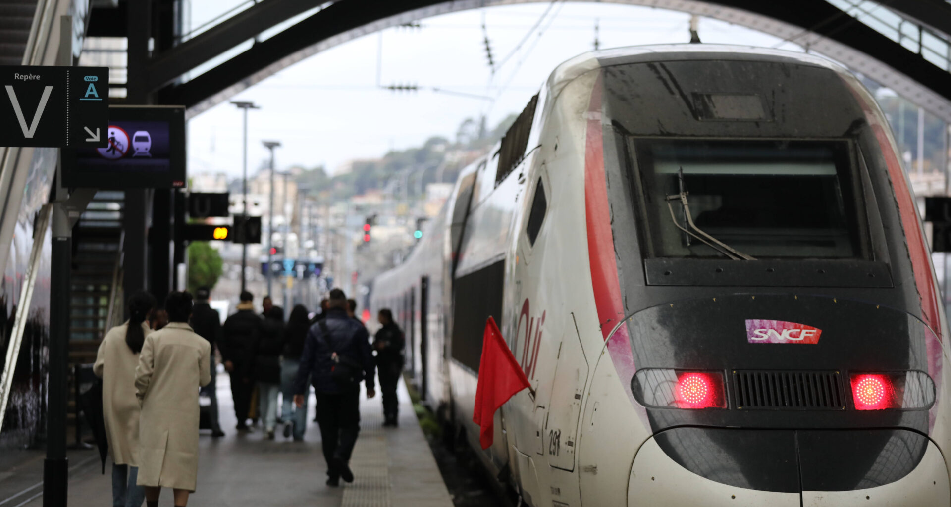 Il vole un gendarme dans un train entre Paris et Nice