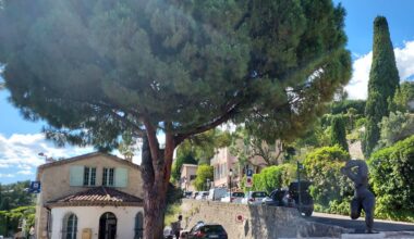 L'un des villages les plus célèbres de la Côte d'Azur a décidé de reprendre le bureau de La Poste qui devait fermer