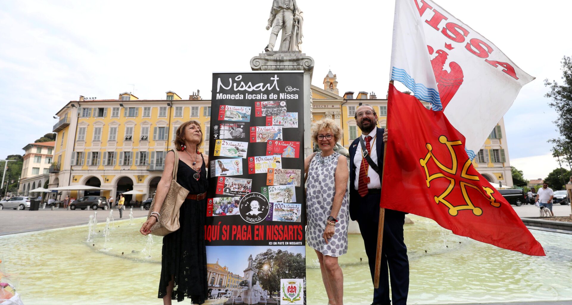 Ils ont rendu hommage à l’artiste Ben, un an après son décès, devant la statue de Garibaldi à Nice