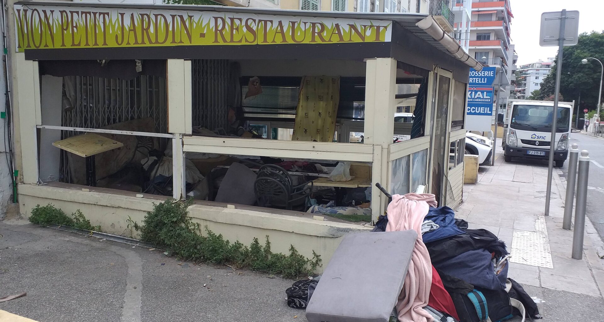 "Un point de deal et de prostitution": un ancien restaurant de l’avenue Villermont à Nice est squatté depuis 2023 et inquiète le quartier