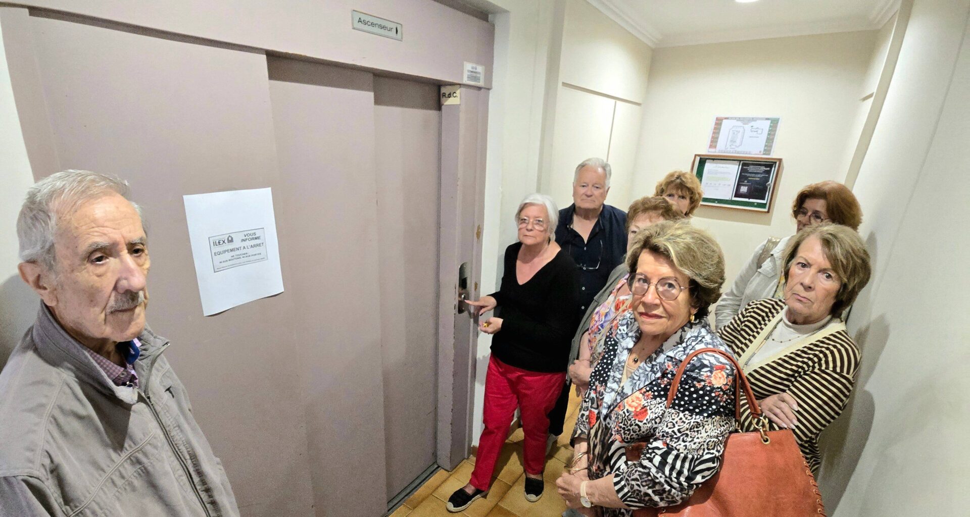 "C’est une galère sans nom": après dix semaines sans ascenseur, la grogne monte à tous les étages dans cet immeuble de Saint-Raphaël