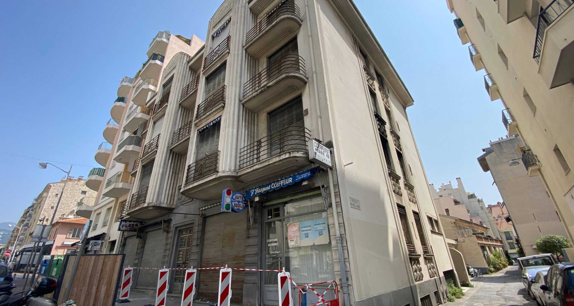 Cet immeuble laissé à l’abandon par son propriétaire dans le centre de Nice a été sécurisé en urgence, il sera bientôt récupéré par la Ville