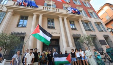 "Avec ce drapeau israélien sur le fronton de la mairie de Nice, Christian Estrosi divise la population": un rassemblement ce dimanche pour réclamer le retrait du drapeau de l’Etat hébreu