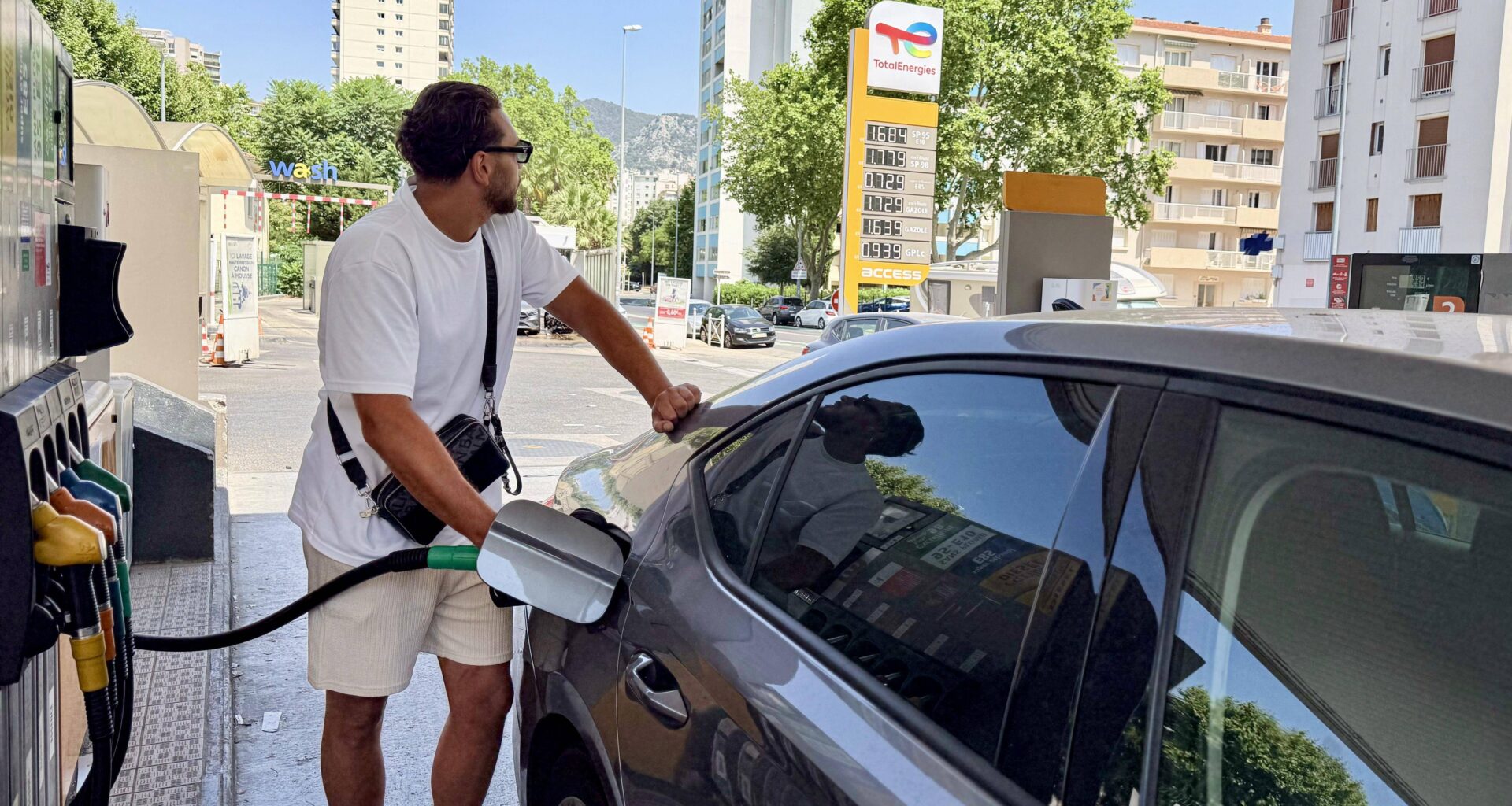 Face à l’augmentation du prix du gazole, les Toulonnais "préfèrent anticiper"