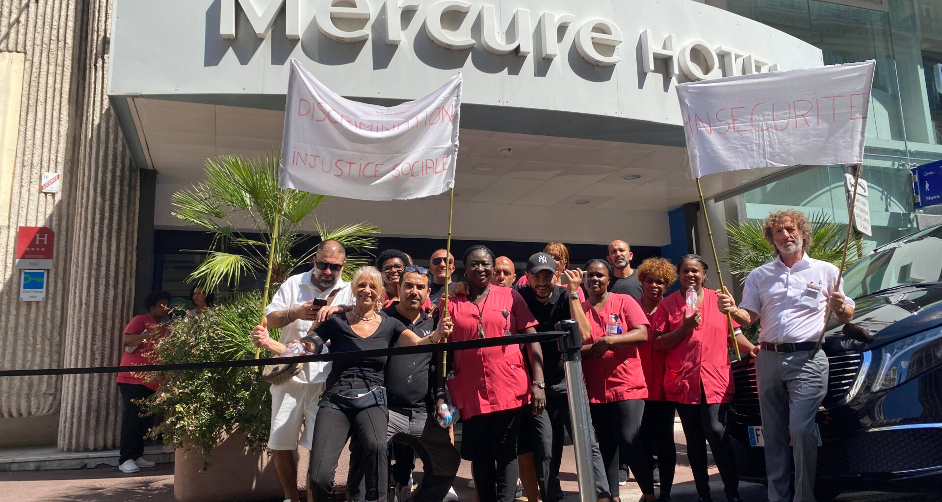 Piscine squattée, menaces de mort au personnel… À Nice, les employés de l’hôtel Mercure débraient pour réclamer un vigile