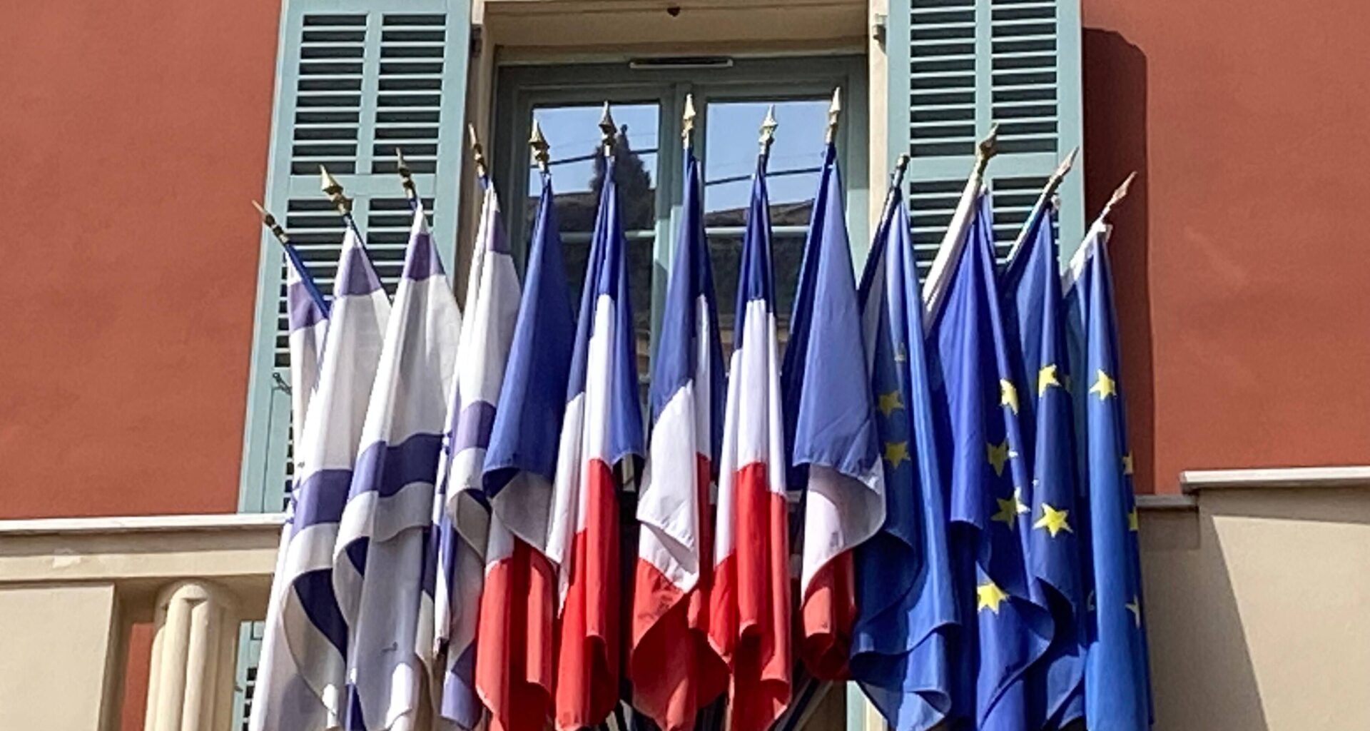 La justice va-t-elle demander à Christian Estrosi de retirer les drapeaux israéliens de la mairie de Nice? Réponse ce mercredi