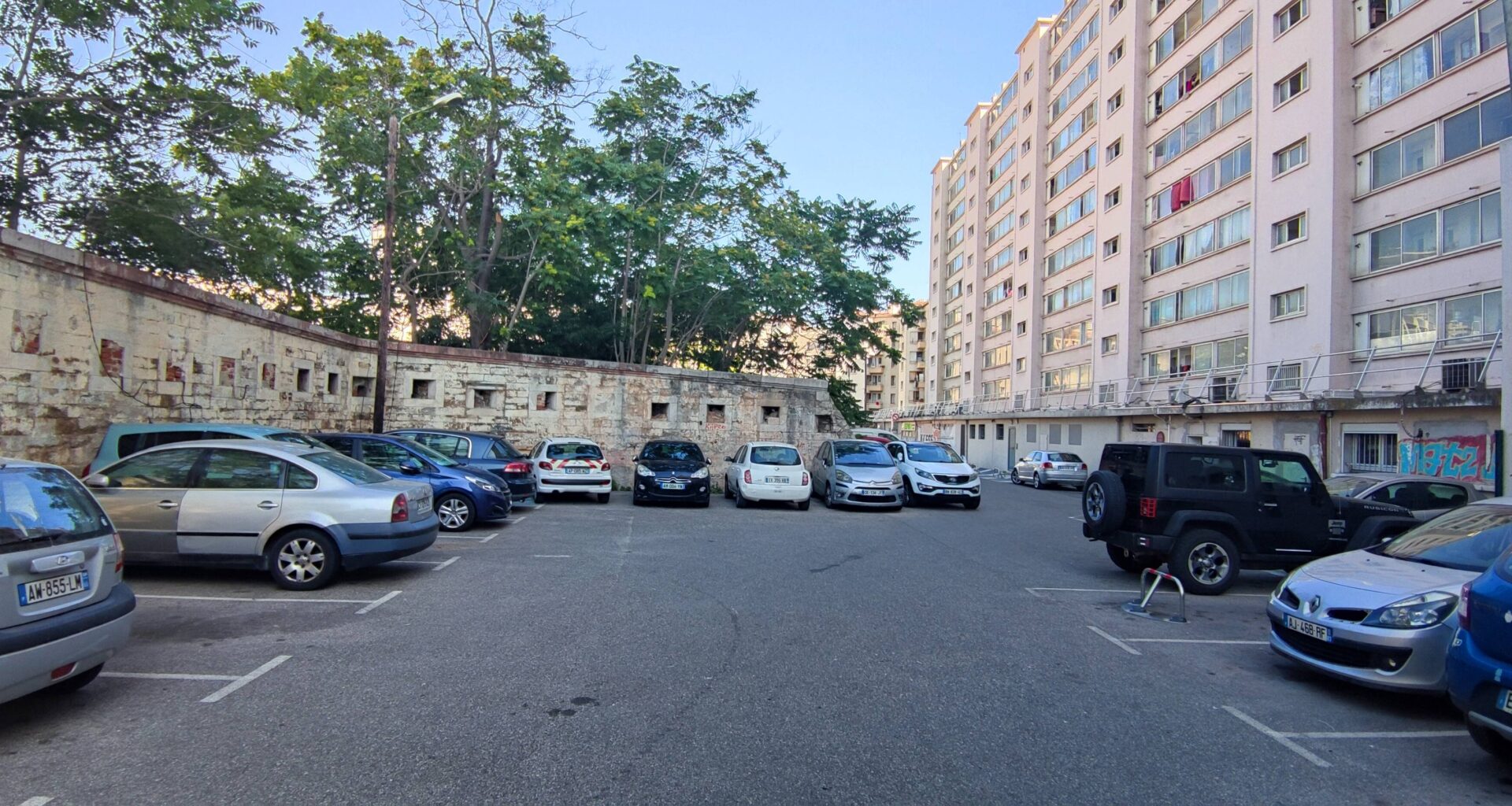"Les squats de places, ça ne peut plus durer": les riverains de ce parking toulonnais ne peuvent plus s'y garer et sont en colère
