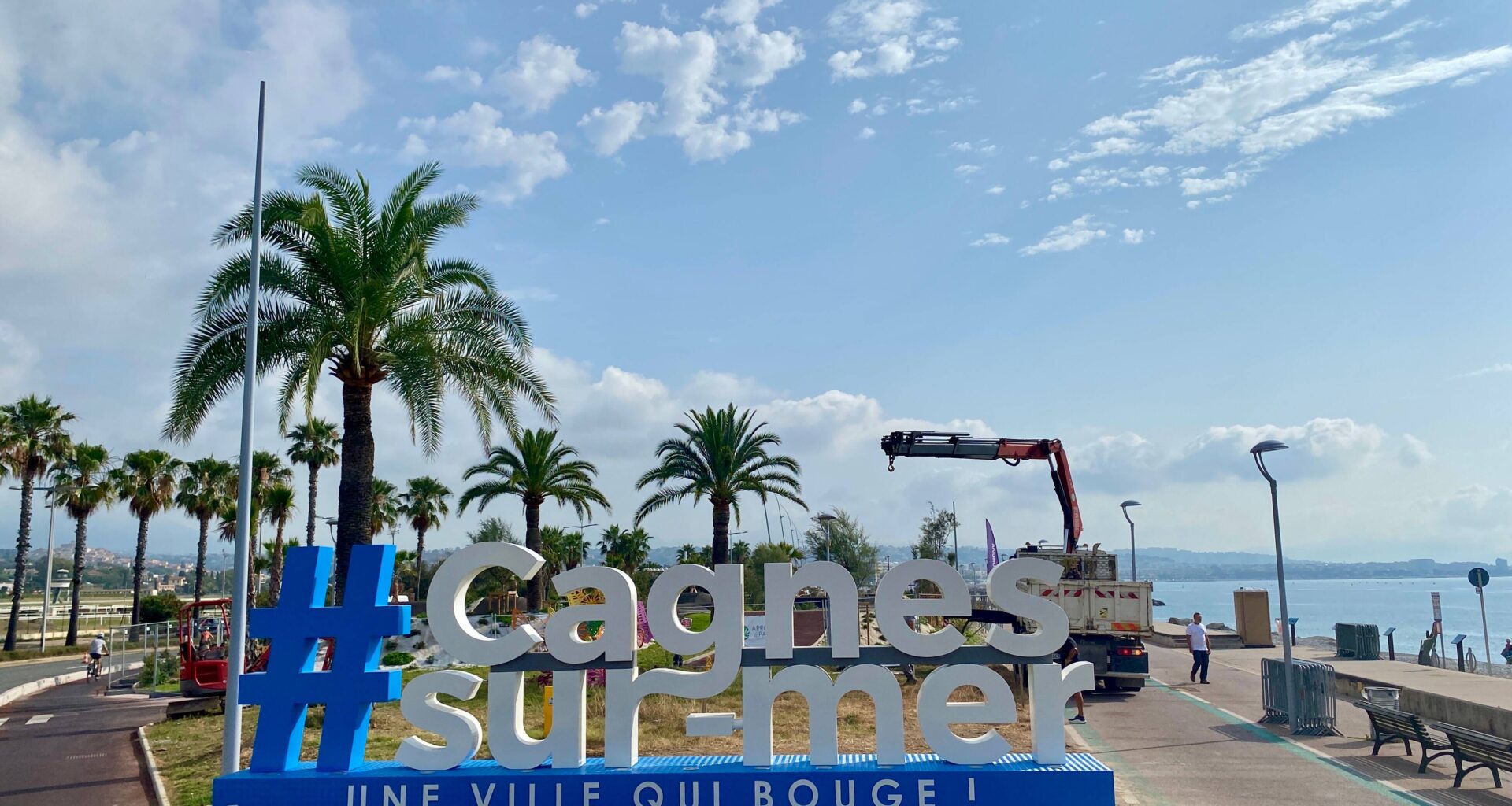 Une structure #Cagnes-sur-Mer installée sur le bord de mer, juste devant le pumptrack
