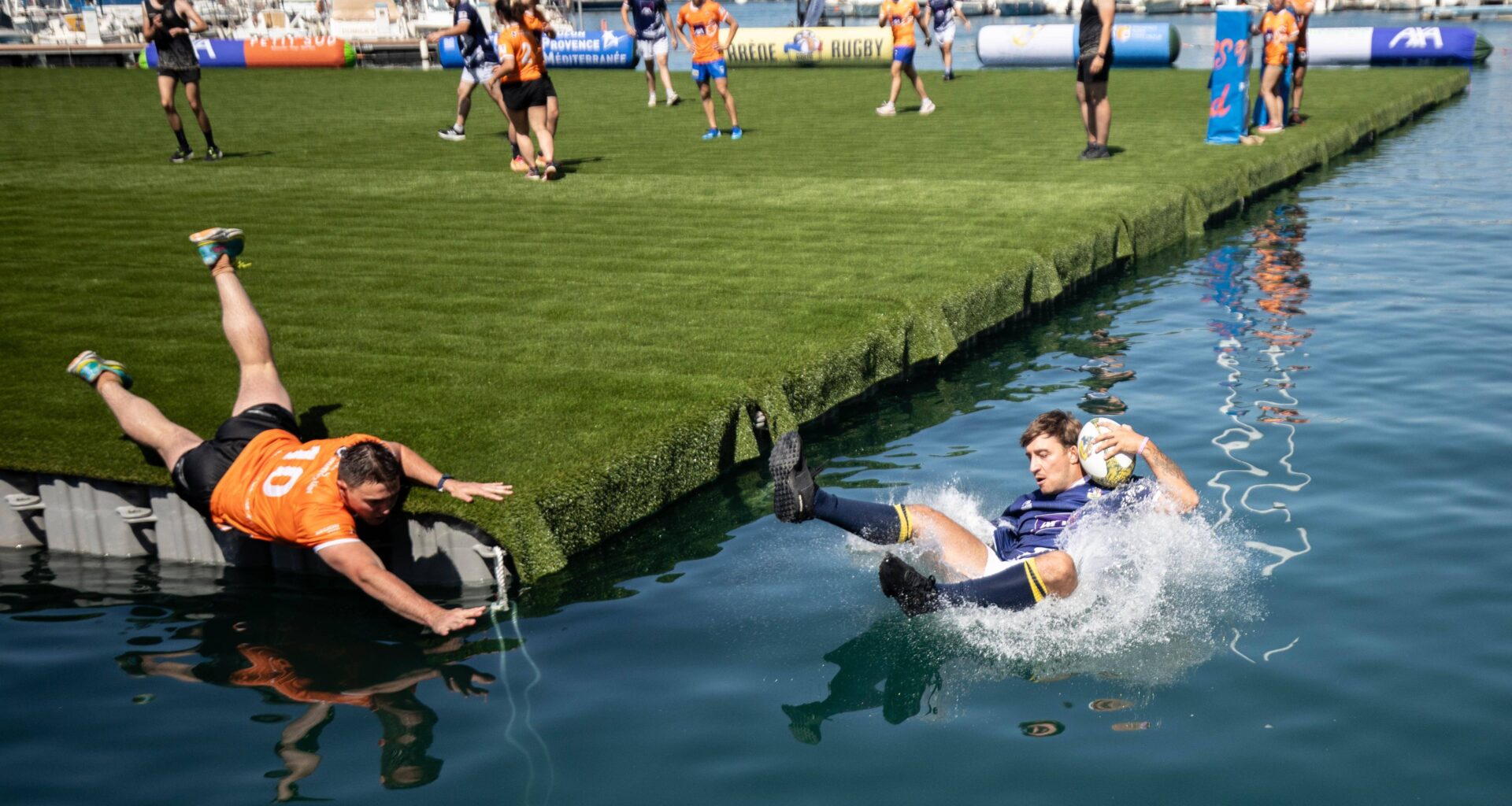 Le "waterugby" convertit l’essai sur le port de Toulon