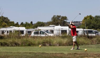 Installation d'une centaine de caravanes à côté du golf: les gens du voyage priés de quitter le Plan de La Garde