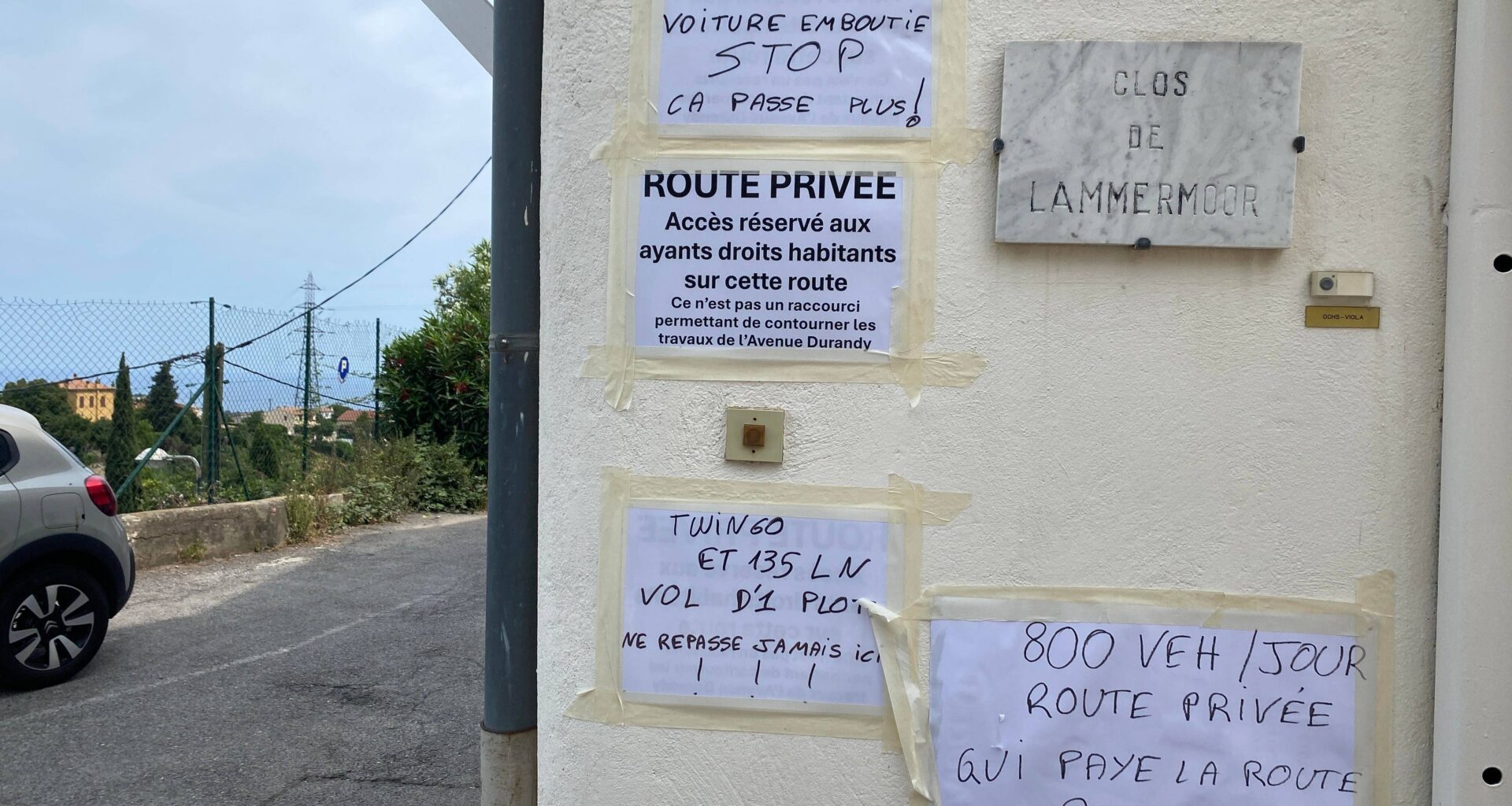 "Pour nous, c’est l’enfer": les riverains de l’avenue Durandy, fermée depuis plus d’un an à Nice, ne supportent plus les véhicules déviés sous leurs fenêtres