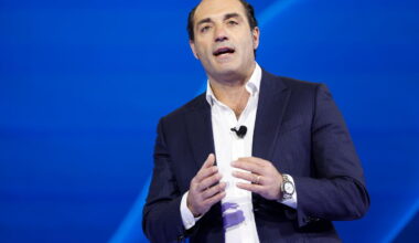 Stellantis : pourquoi le nouveau directeur général aura son bureau à Détroit et non plus en Europe