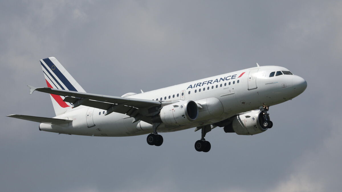 Aéroport d’Orly : la DGAC demande aux compagnies ariennes de réduire de 20 % leurs vols à cause des orages