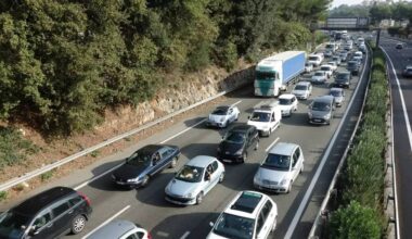 Circulation compliquée ce lundi matin sur l'A8 avec un bouchon de 15km en direction de l'aéroport de Nice