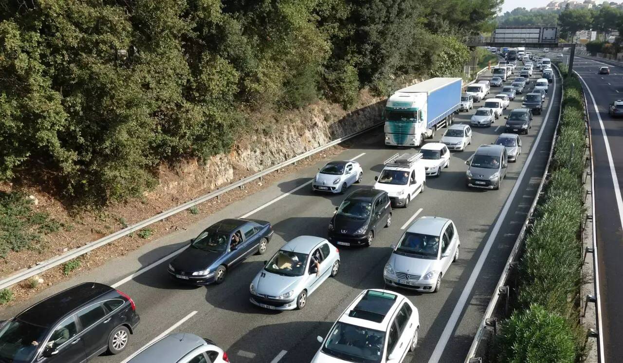 Circulation compliquée ce lundi matin sur l'A8 avec un bouchon de 15km en direction de l'aéroport de Nice