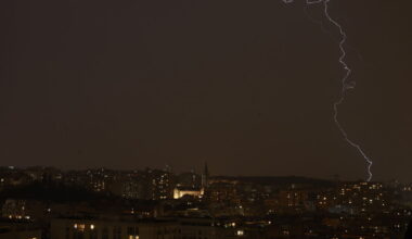 Orages : la jeune femme heurtée par une branche à Paris est morte