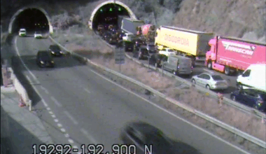 Un pilote de deux-roues gravement blessé après un accident dans un tunnel de l'A8 à Nice, la circulation saturée ce mardi soir