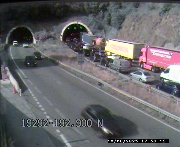 Un pilote de deux-roues gravement blessé après un accident dans un tunnel de l'A8 à Nice, la circulation saturée ce mardi soir