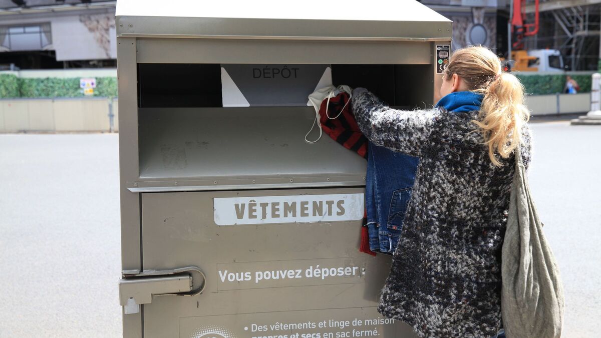 Gaspillage textile : Paris lance une grande offensive, avec des points de collecte dans 85 établissements scolaires