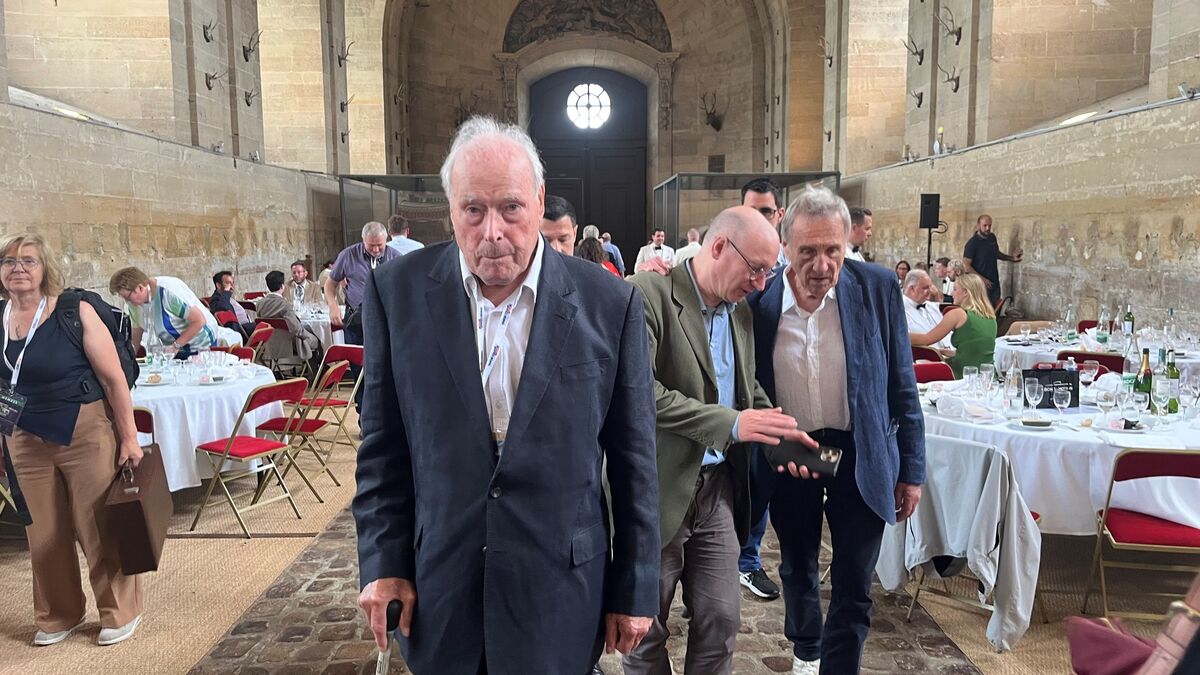 « C’est émouvant » : quarante ans après, 250 fans sur les traces de James Bond à Chantilly