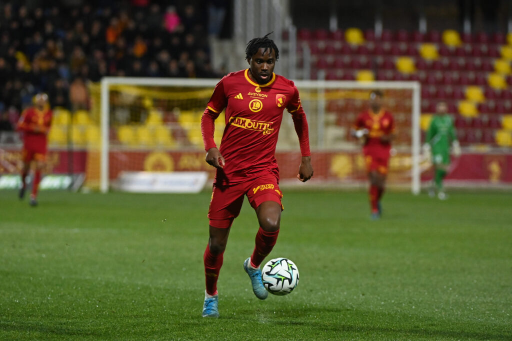 Mercato - Un défenseur central prolonge au Montpellier HSC, un autre quitte Rodez