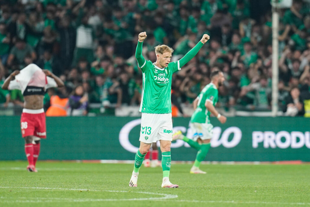 Mercato - Officiel : un défenseur central s'engage à l'ASSE !