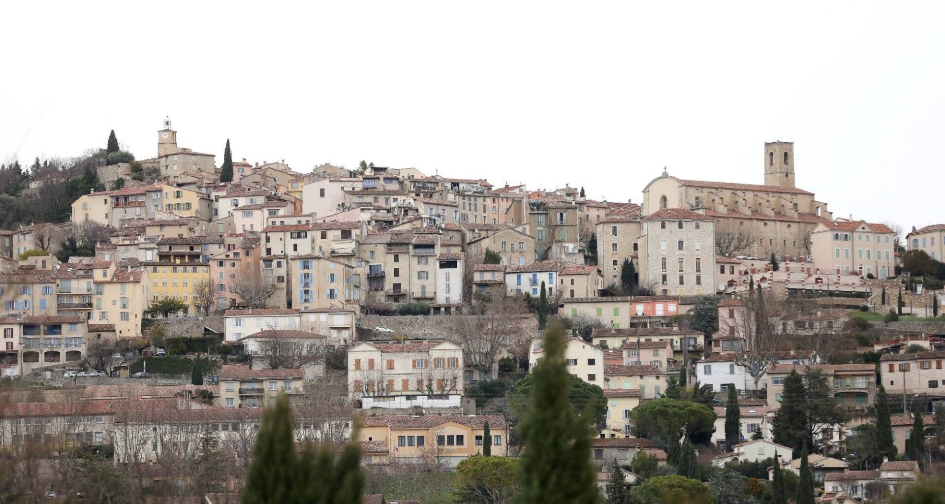 Vague de vols avec violences dans le Var et les Alpes-Maritimes: trois amis condamnés à de la prison ferme pour 17 délits