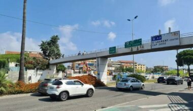 Les usagers ne "comprennent pas l'utilité" de retirer la passerelle piétonne au profit de feux tricolores à Saint-Laurent-du-Var
