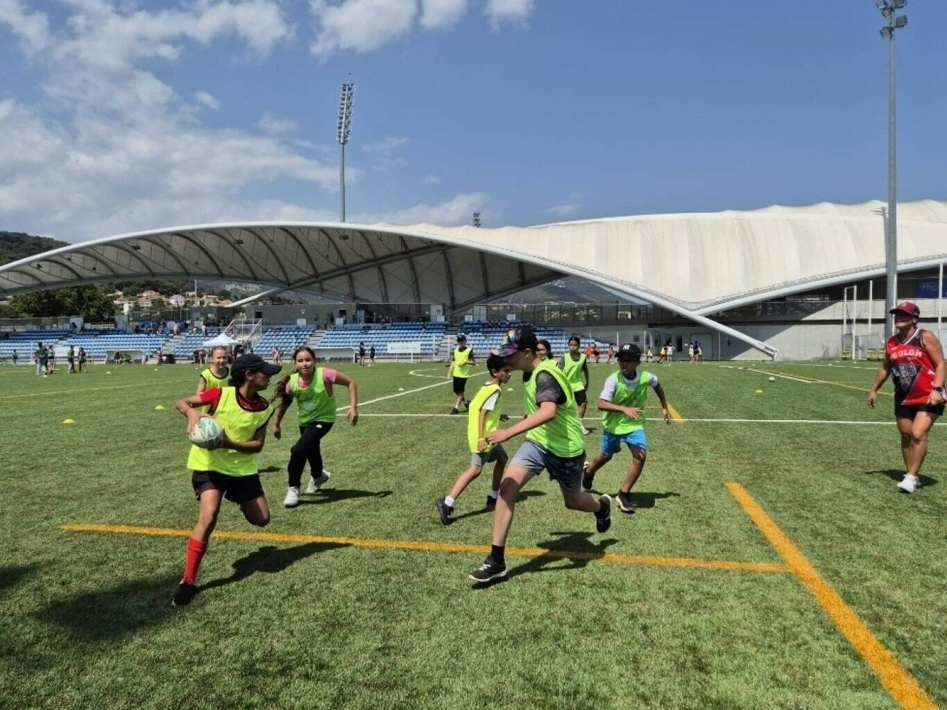 Rugby: avec le programme "Écol’Ovale", 700 écoliers des établissements de Toulon se sont surpassés