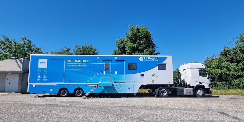Inauguration du Pneumobile par Yannick Neuder, le ministre de la santé, le 6 juin 2025 à l'hôpital Lyon-Sud.