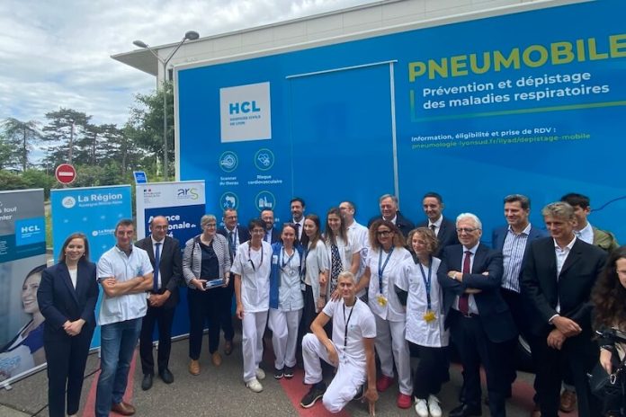 Inauguration pneumobile HCL ministre sante Neuder 6 juin 2025 Lyon Sud SZKse Inauguration du Pneumobile par Yannick Neuder, le ministre de la santé, le 6 juin 2025 à l'hôpital Lyon-Sud.